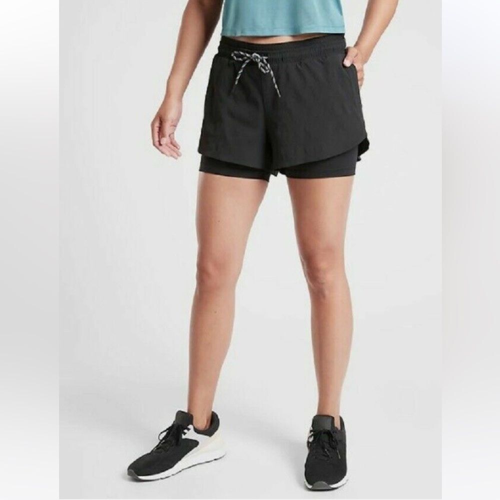 Athleta Women’s Size 2 Black Crest 2 in 1 Shortie Hiking Commute‎ Travel Shorts